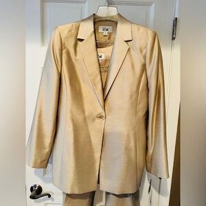 Le Suit Women's Gold 3 piece Suit size 12